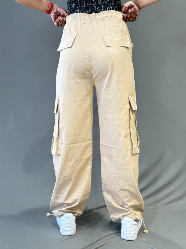 Relaxed wide-leg cargo design